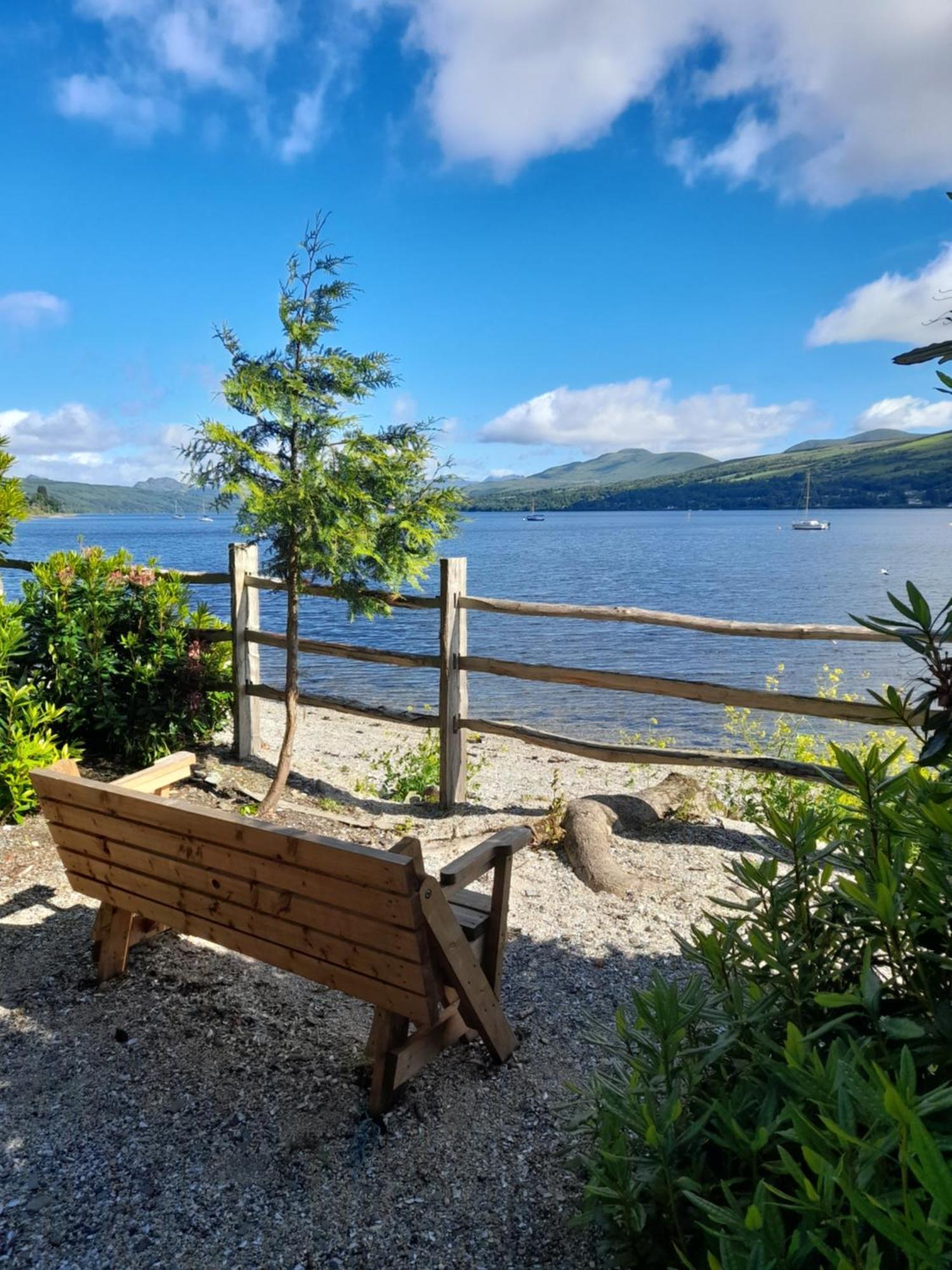 Cosy Lochside Cottage With Mountain And Sea Views Clynder Exterior foto
